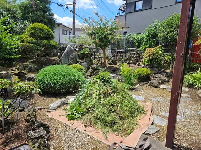 【行政の依頼も受けるプロが訪問】草の種類に応じた作業で根まで撃退！生えにくい！◎サービスの画像