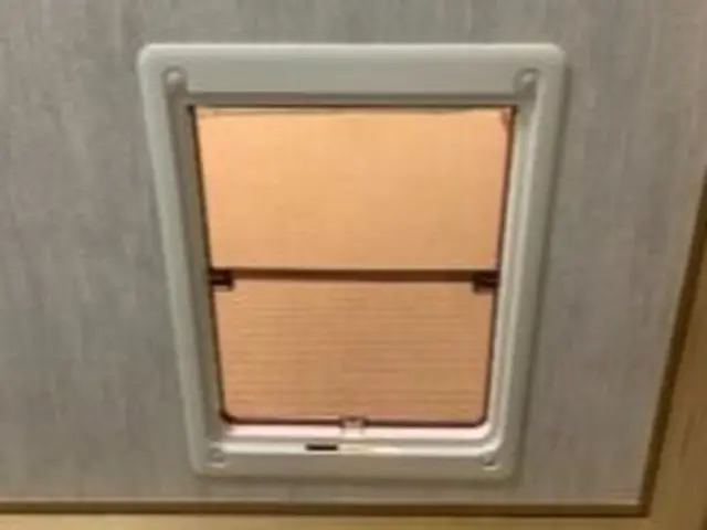 キャットドア・ペットドアの取り付け　安心の法人対応☆サービスの画像