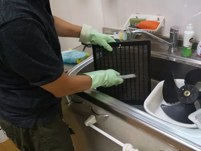 レンジフード内部のしつこい油汚れをきれいに除去、プロペラも外して洗浄します。サービスの画像