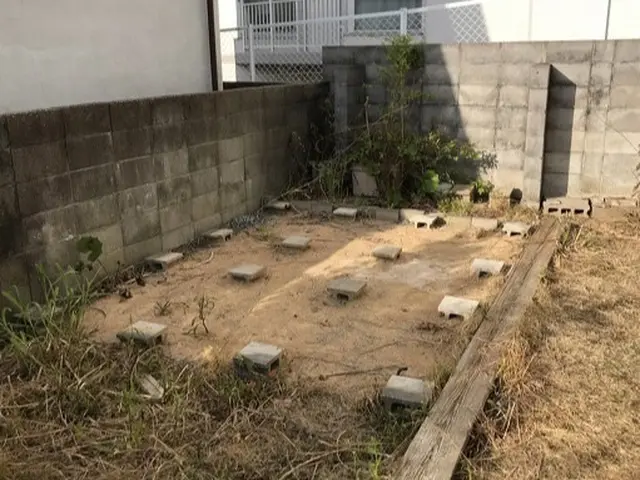 物置解体は当店にお任せください！鍵付き状態の良い物は買取します。サービスの画像