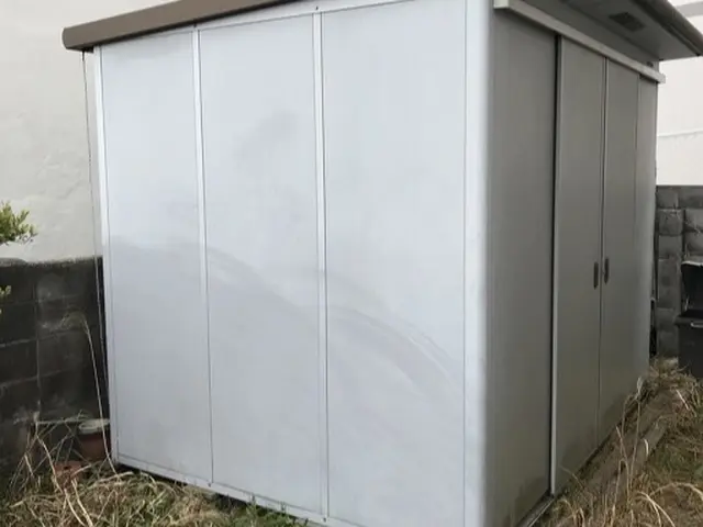 物置解体は当店にお任せください！鍵付き状態の良い物は買取します。サービスの画像