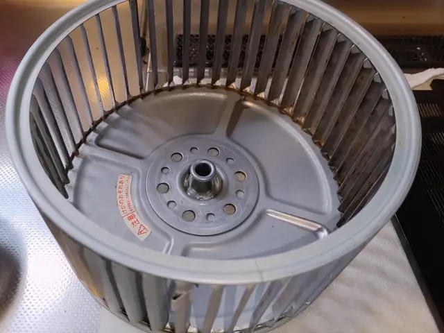 ★汚れをお見せします★目で見てわかる換気扇クリーニングは当店だけ！！サービスの画像