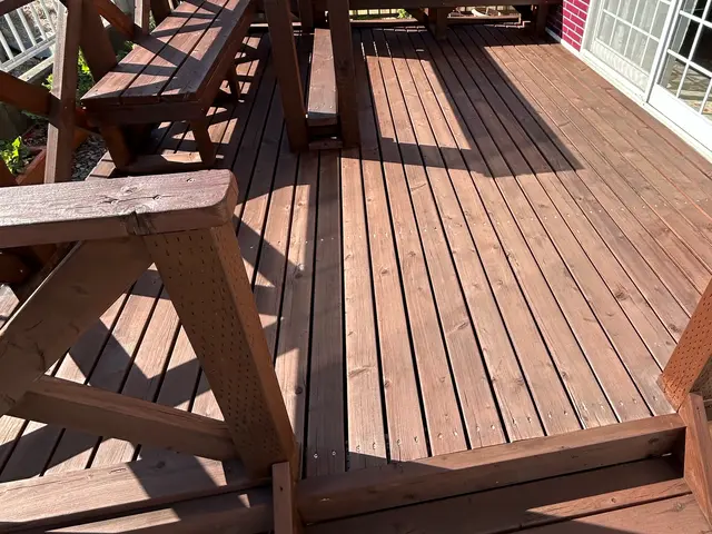 ウッドデッキ塗装　アルミデッキ洗浄サービスの画像