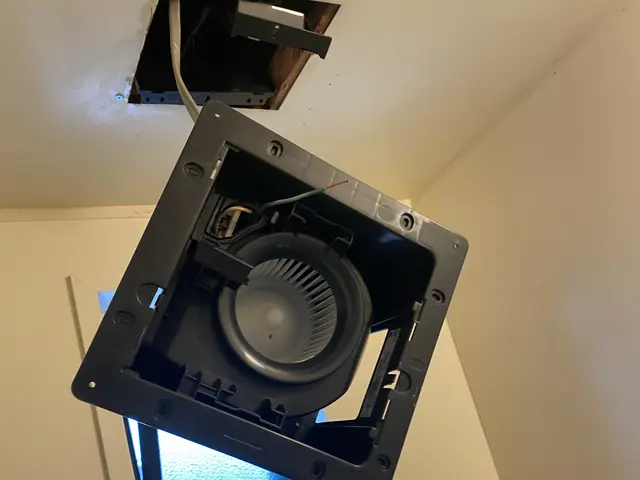 浴室や脱衣所、トイレなどの埋め込み換気扇などの交換工事がありましたら是非当社に！サービスの画像