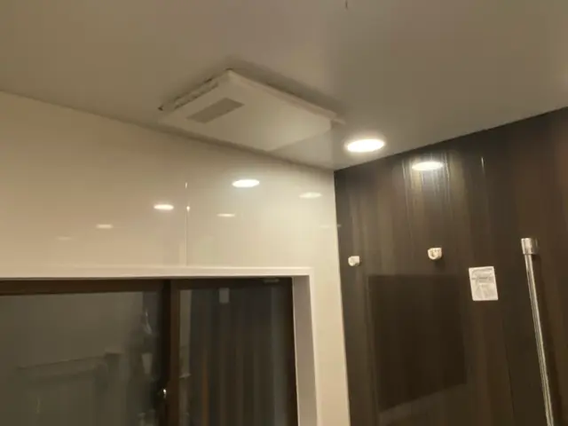 浴室や脱衣所、トイレなどの埋め込み換気扇などの交換工事がありましたら是非当社に！サービスの画像