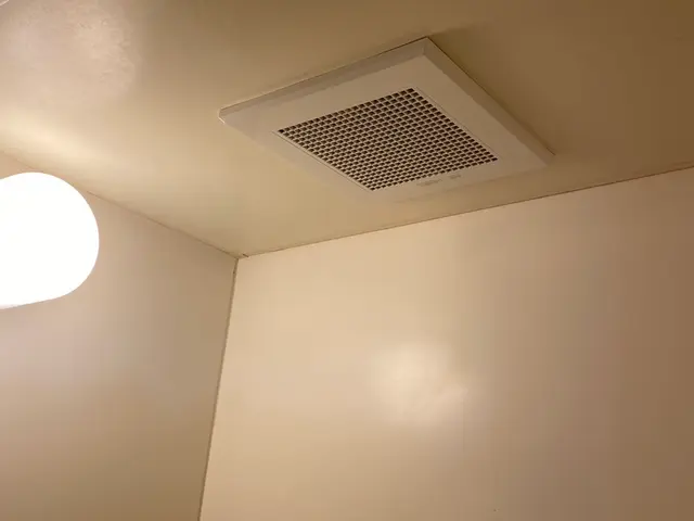 浴室や脱衣所、トイレなどの埋め込み換気扇などの交換工事がありましたら是非当社に！サービスの画像