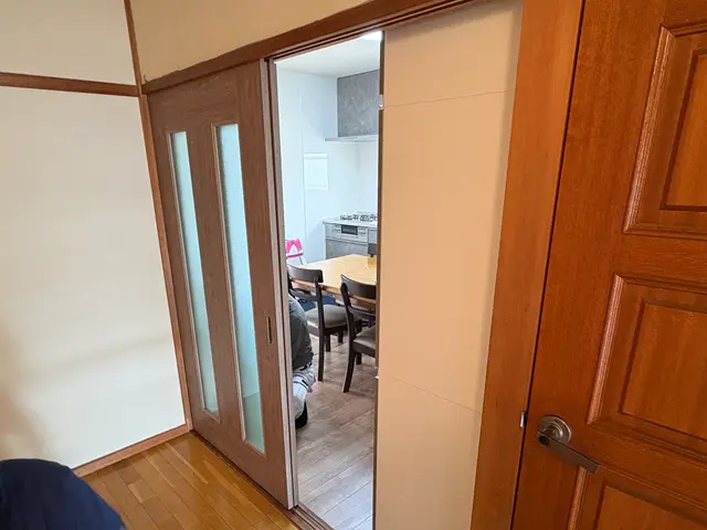 敷居のヘタリも解決！状況に合わせた最適な引き戸修理・レール施工サービスの画像