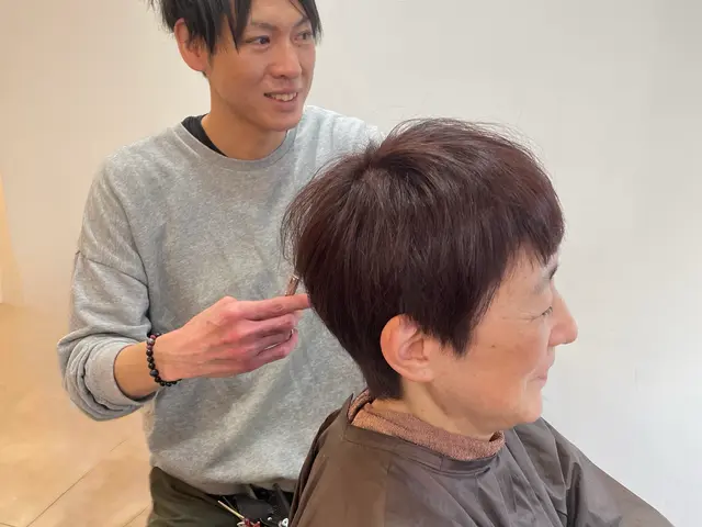 縮毛矯正やカラーも対応！月200人対応の現役美容師が訪問！大手サロンの技術で対応サービスの画像