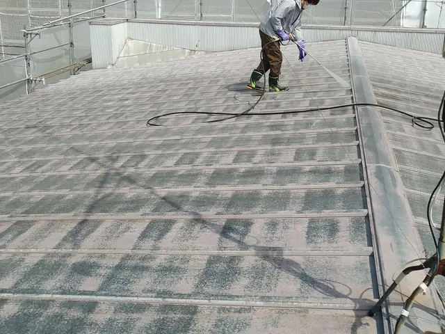 美観UP！！家の寿命を伸ばす屋根塗装!!家族団結で丁寧に作業いたします！サービスの画像