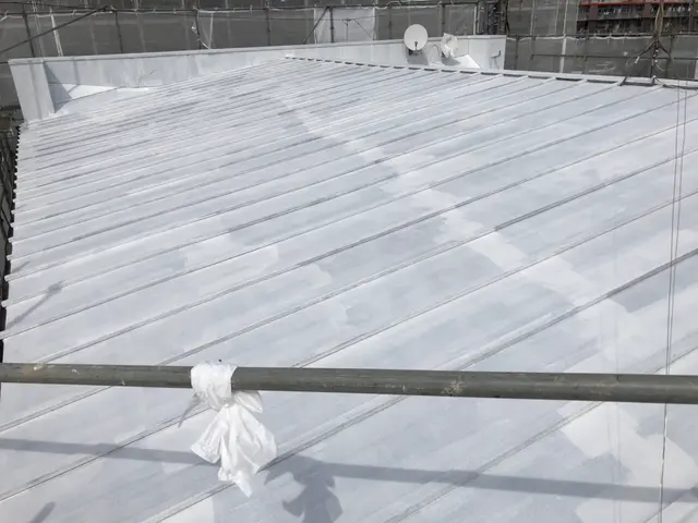 美観UP！！家の寿命を伸ばす屋根塗装!!家族団結で丁寧に作業いたします！サービスの画像