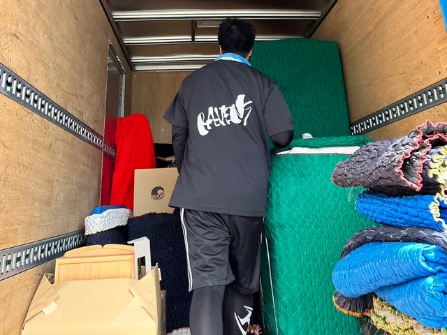 「格安で確実、スピーディに！引越し・年中無休」サービスの画像