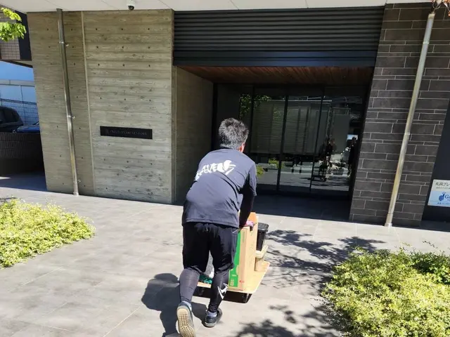 「格安で確実、スピーディに！引越し・年中無休」サービスの画像