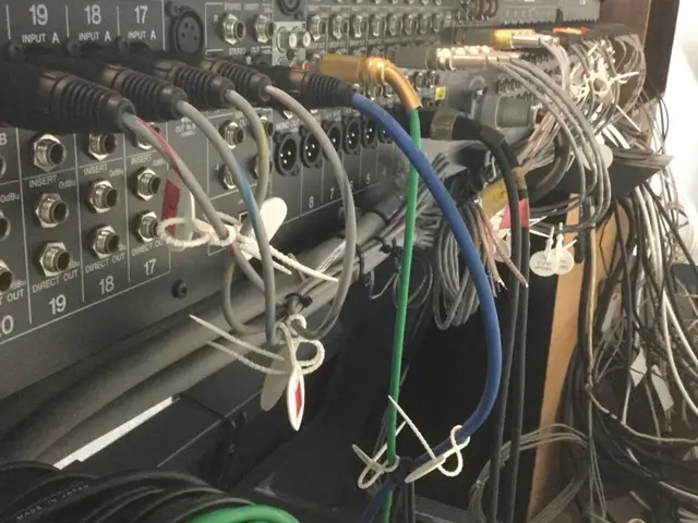 【電気工事士＋無線技士】アナログ式盗聴器・コンセント型盗聴器 発見＆撤去サービスの画像