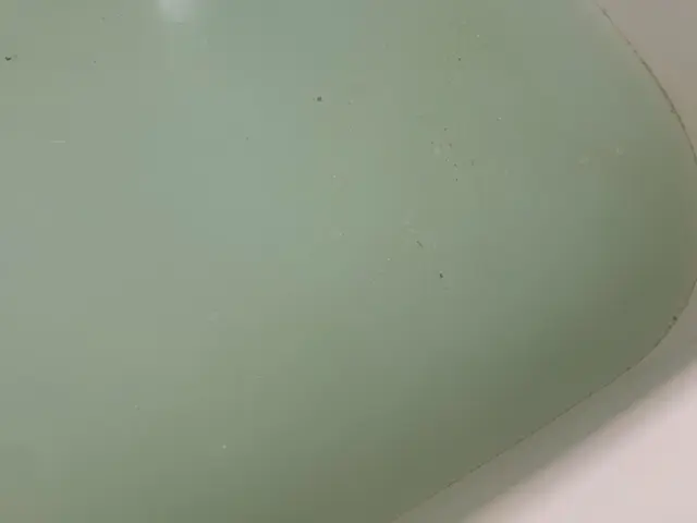 業務用の薬剤を用いて普段お掃除できない追い炊き配管内部をキレイに洗浄いたします！サービスの画像