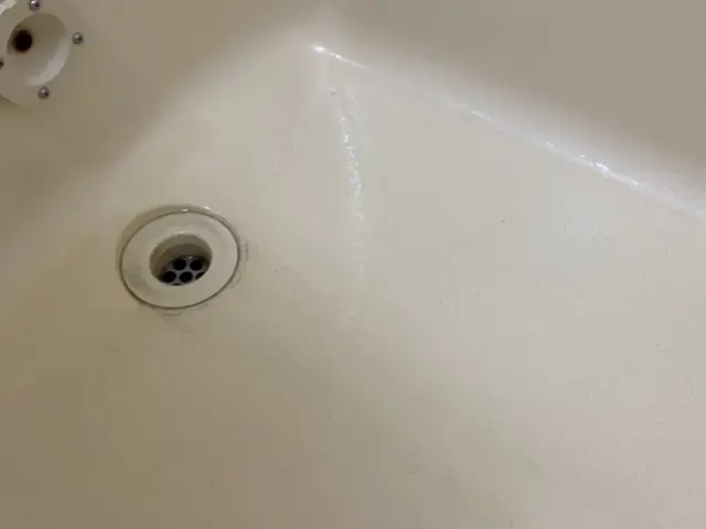 業務用の薬剤を用いて普段お掃除できない追い炊き配管内部をキレイに洗浄いたします！サービスの画像