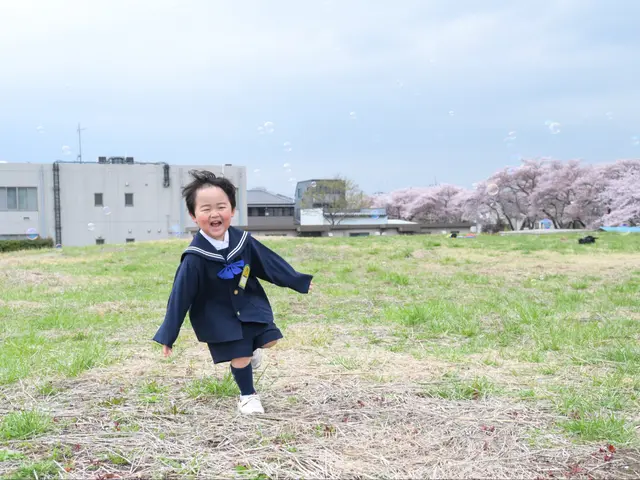 ロケーションフォトだからこそ体験できる開放的な環境でのイキイキとした家族撮影サービスの画像