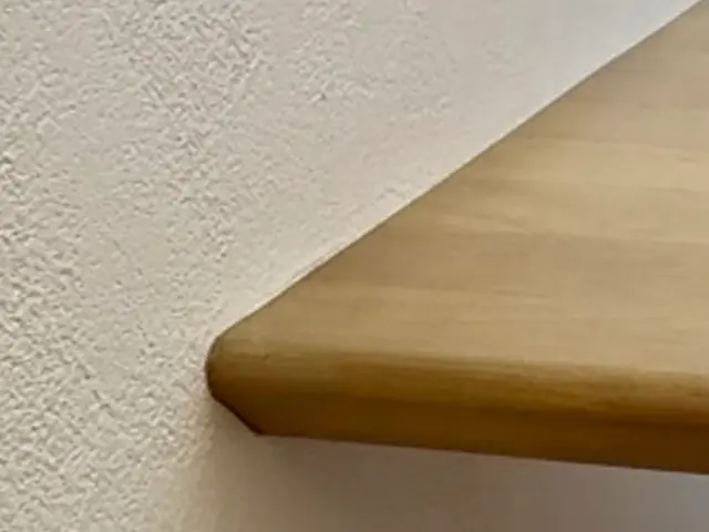 テーブル、椅子などのキズもお任せ下さい。私が責任を持って対応させていただきます。サービスの画像