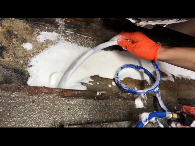 チョウバエ駆除ならお任せください！発生元を調査し泡（ムース）施工致しますサービスの画像