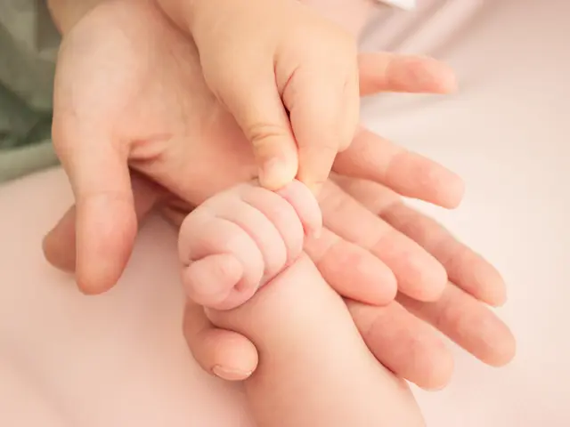 「13年の子育て支援×看護師経験で赤ちゃんの瞬間を優しく残すプロフェッショナル」