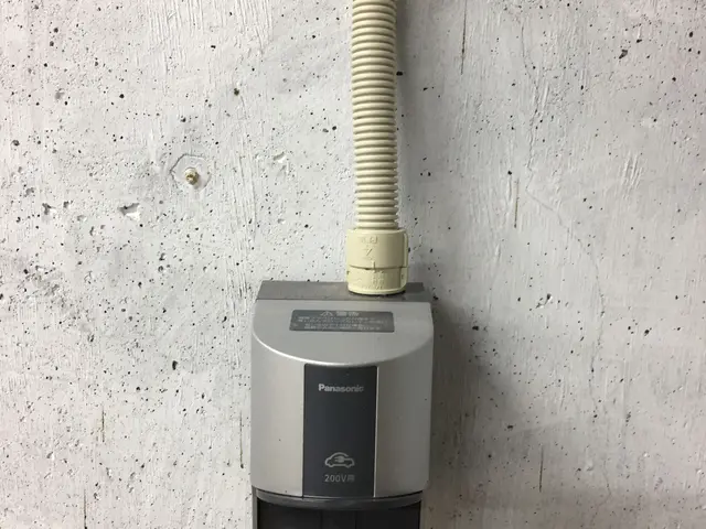 トヨタ自動車安全教育済み工事店！！テスラ充電器設置経験職人が工事致します。サービスの画像