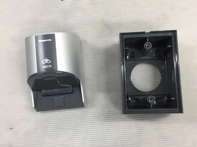 トヨタ自動車安全教育済み工事店！！テスラ充電器設置経験職人が工事致します。サービスの画像