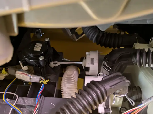 ドラム式洗濯機の排水もれ、エラー表示修理は当店にお任せ下さい。サービスの画像