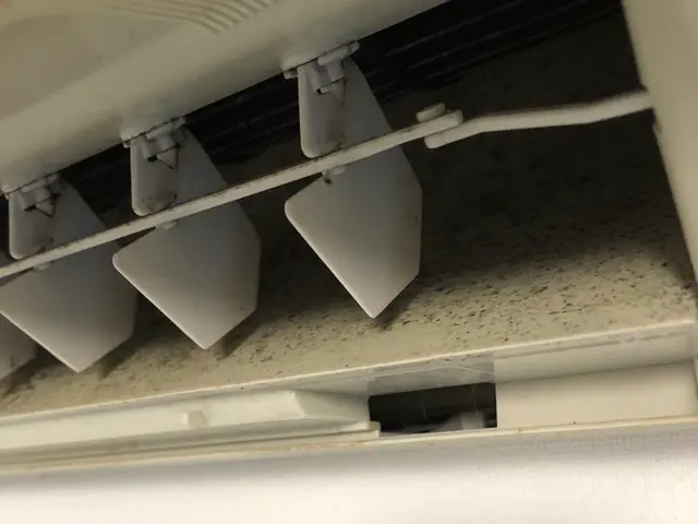 年間作業件数１０００件以上の安心の実績記念で★防カビコート無料になります。サービスの画像