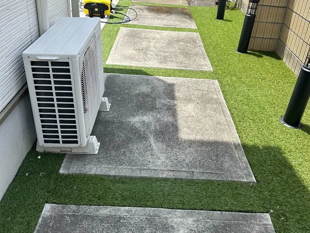 【駐車場の高圧洗浄】明るく元気な当店のスタッフが丁寧に作業致します！サービスの画像