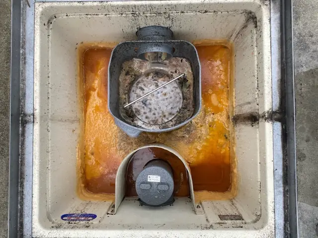 グリストラップ徹底洗浄！地域最安値でトラップ内の汚泥をスッキリ除去！臭いも改善！サービスの画像