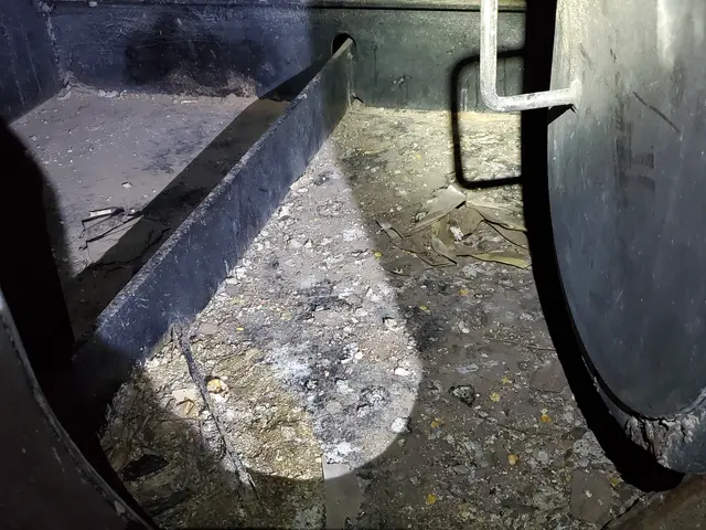 ベランダの鳩対策には防鳥ネットがお勧め！巣の除去清掃や糞清掃のみも承ってます！サービスの画像