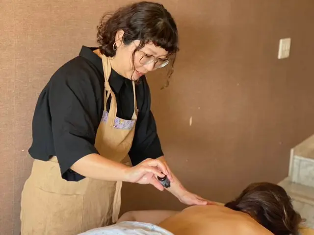 介護福祉士〚初回✼ハンドトリートメント付〛アロマの香りと成分が心身を包み込みますサービスの画像