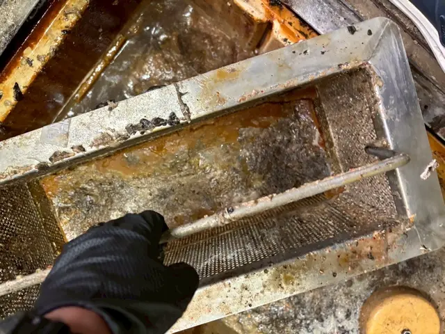 【店舗・法人】グリストラップ清掃はプロにお任せ！定期清掃にも対応！サービスの画像