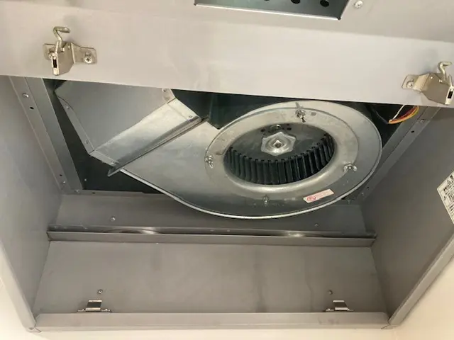 キッチン＋レンジフード・換気扇　油汚れスッキリ、シンク水栓ピカピカにサービスの画像