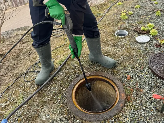 女性スタッフ同行で安心！必ず２名で作業にお伺いします！サービスの画像