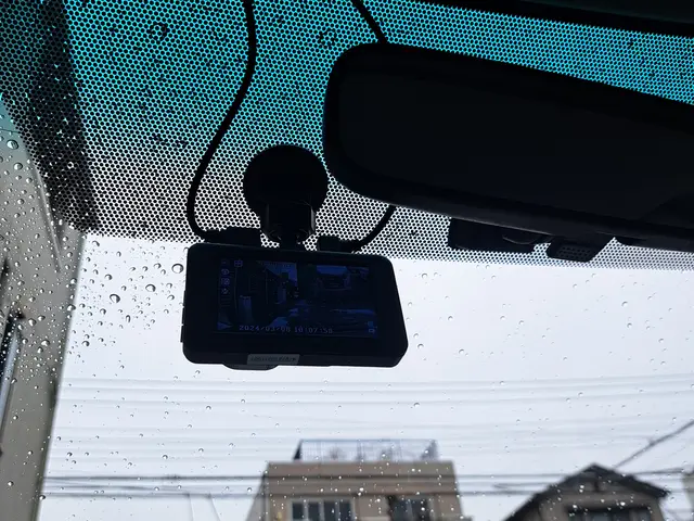 ☆ドライブレコーダーのお取り付け☆国家１級自動車整備士が作業します。サービスの画像