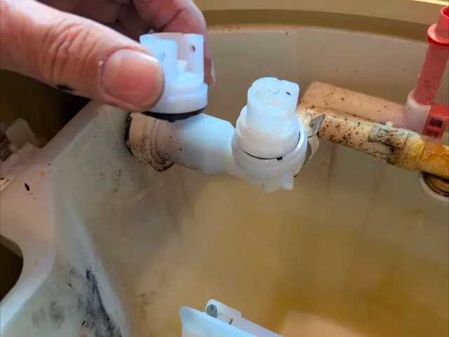 トイレ、便器、タンクの不具合は弊社にご相談下さい！写真にてお見積もり、ご相談有りサービスの画像