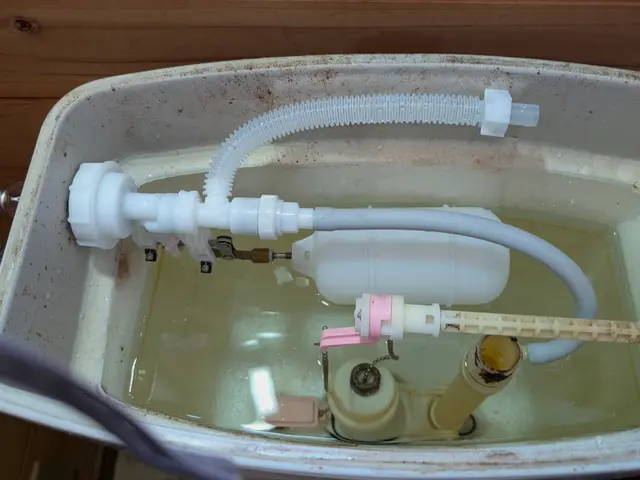 トイレのお悩み、水漏れ、部品交換、何でもご相談！写真送付で便器交換見積もり有り！サービスの画像