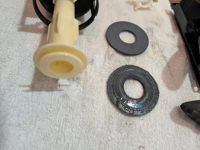 トイレのお悩み、水漏れ、部品交換、何でもご相談！写真送付で便器交換見積もり有り！サービスの画像