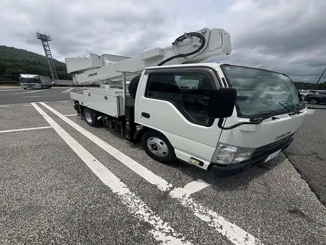 【どんな場所でもお任せください！】高所作業車完備で安心・丁寧な取り付けサービスサービスの画像