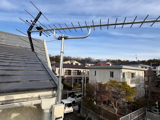 【どんな場所でもお任せください！】高所作業車完備で安心・丁寧な取り付けサービスサービスの画像