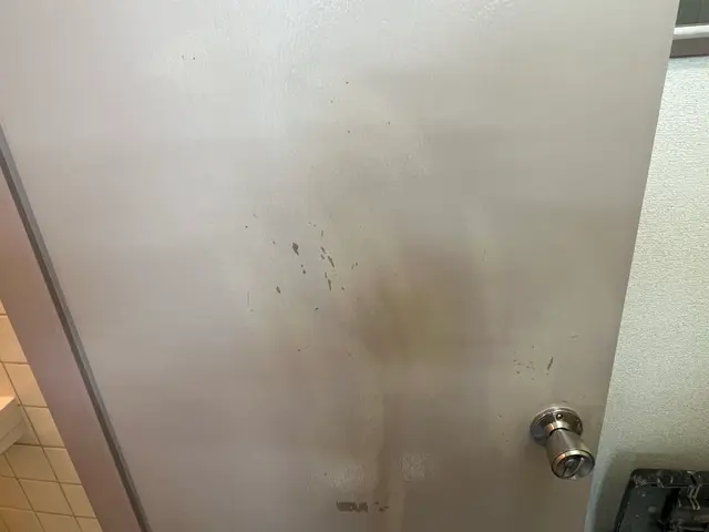 室内ドア修理サービスの画像