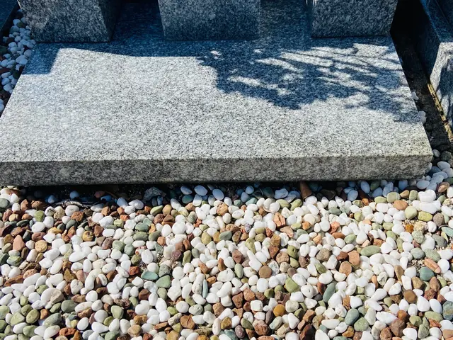 大好きな故人様のお墓を真心込めてお墓参りお掃除を致します。ぜひお盆前に！サービスの画像