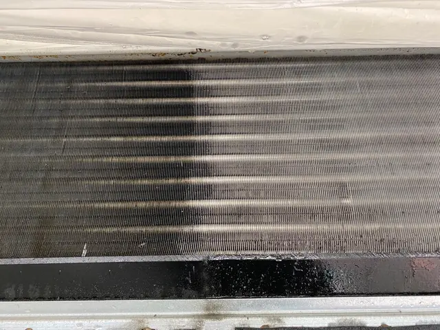 業務用もお任せください！床置き・壁掛けタイプも可能です。元エアコン屋さんで安心♪サービスの画像