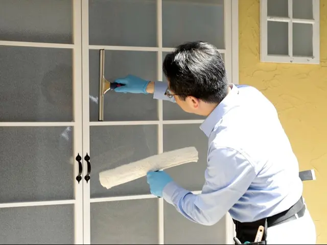 自分では清掃しずらいカーポートの清掃サービスの画像