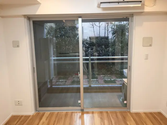 窓一組サッシも含んだ料金です。曇り一つない窓で景色も最高！プロにお任せ下さい！！サービスの画像