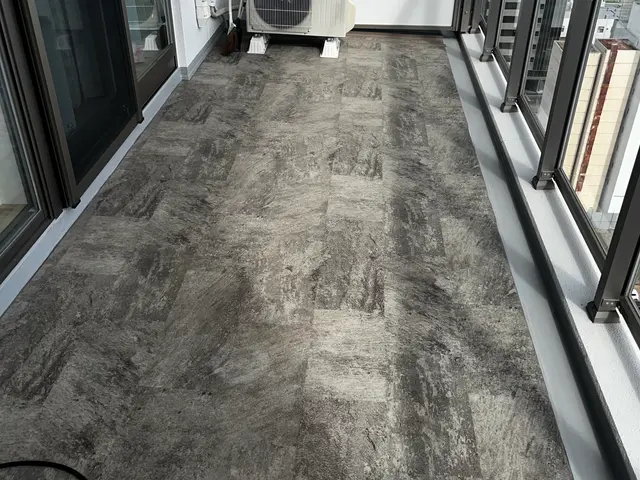 笑顔とありがとうがあふれるベランダ清掃サービスの画像