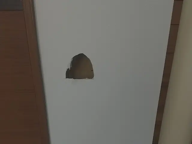 壁の穴、凹みの補修なら当店へ！サービスの画像