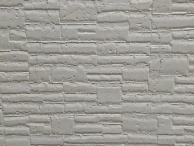 クロスの穴補修お任せください！サービスの画像