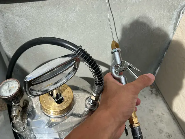 カメムシ駆除お任せ下さい！持続性薬剤散布致します！安全安心薬剤使用！サービスの画像