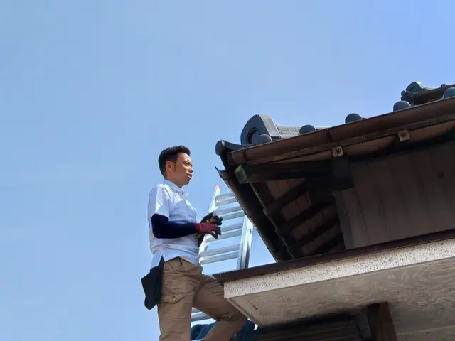 ◤他社から屋根壊れている指摘の確認もOK！◢高額な足場はほぼ不要ですサービスの画像